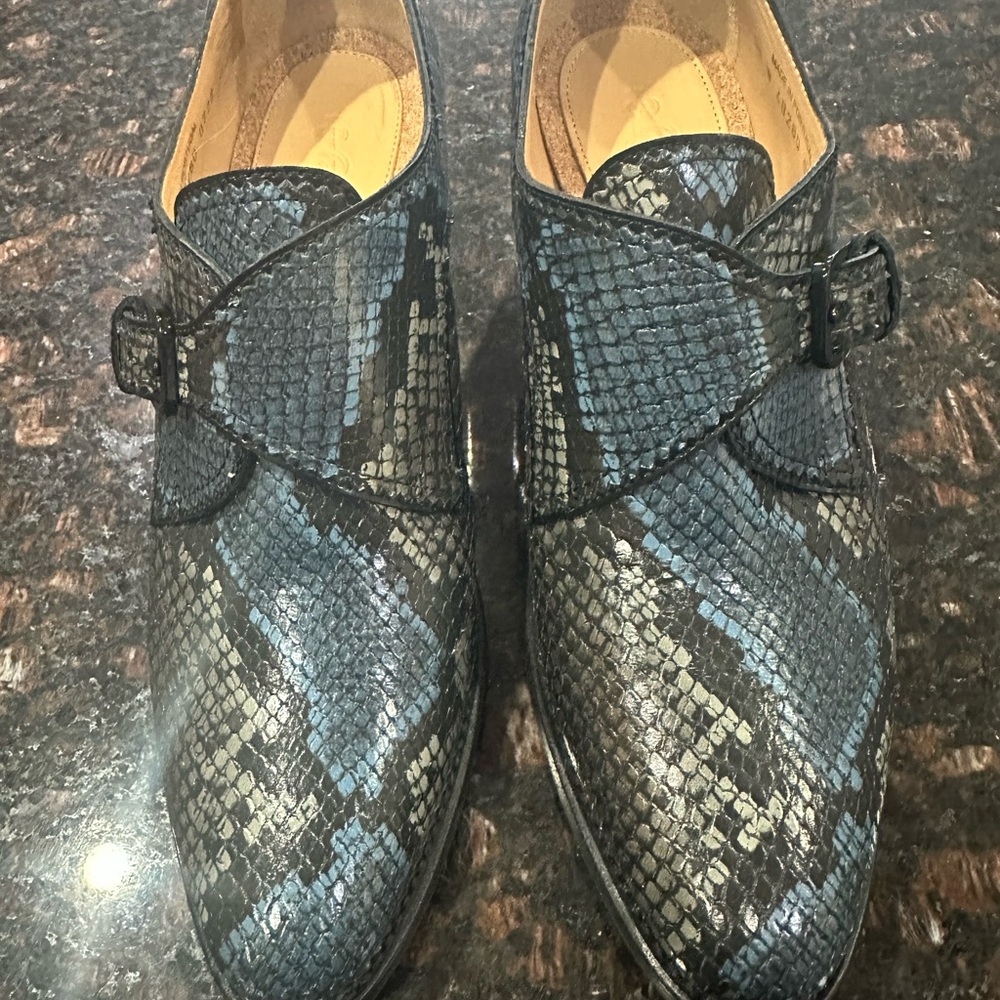 The Office of Angela Scott,  Miss Button Mid-heel